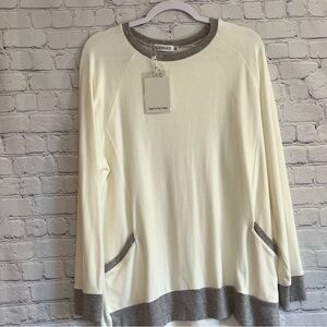 White and gray sweater sweatshirt medium weight size xl